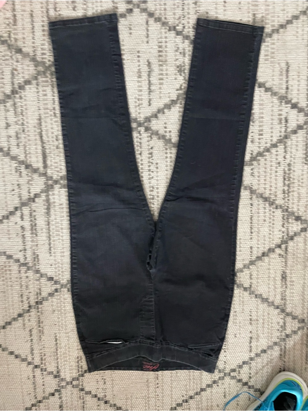 Chic classic COLLECTION Black and Denim Jeans with Subtle Fading - Picture 2 of 11